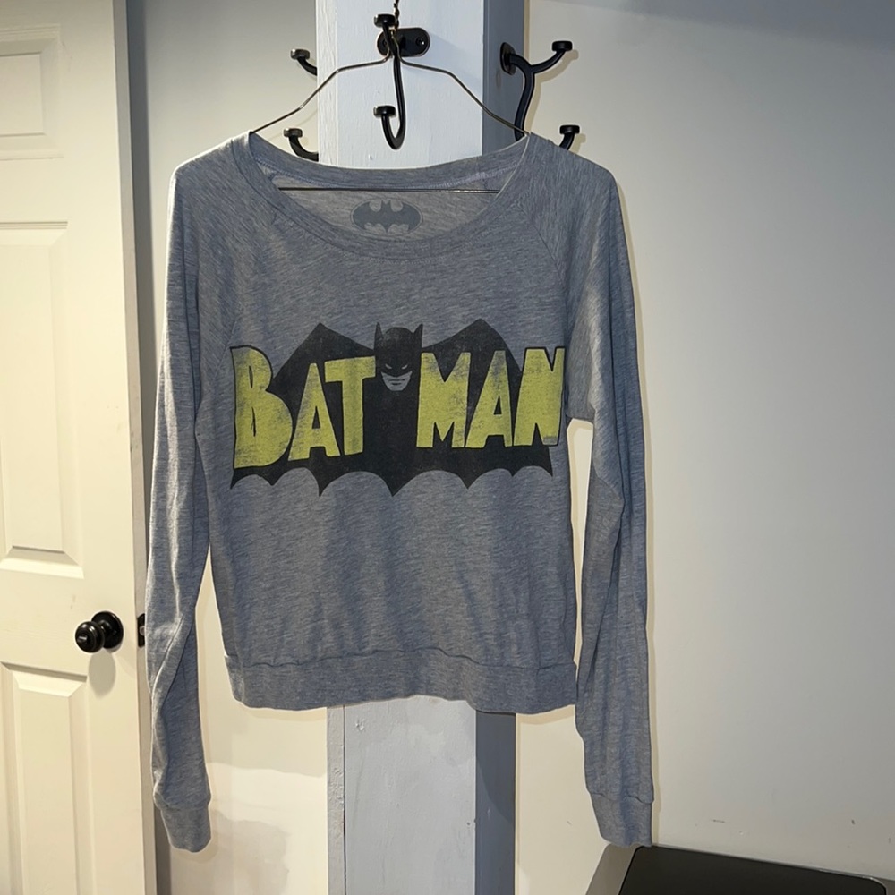 Batman long sleeve gray crop top size large runs smaller like a medium